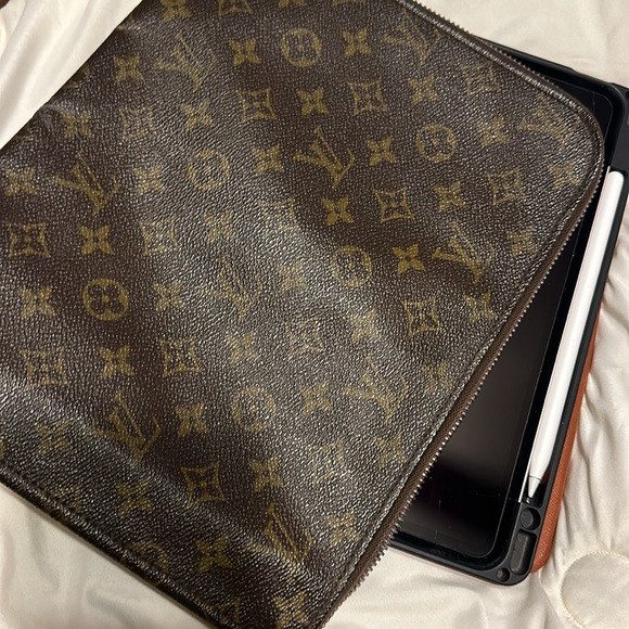 Louis Vuitton Monogram Canvas Poche iPad or Document Case - Picture 16 of 17